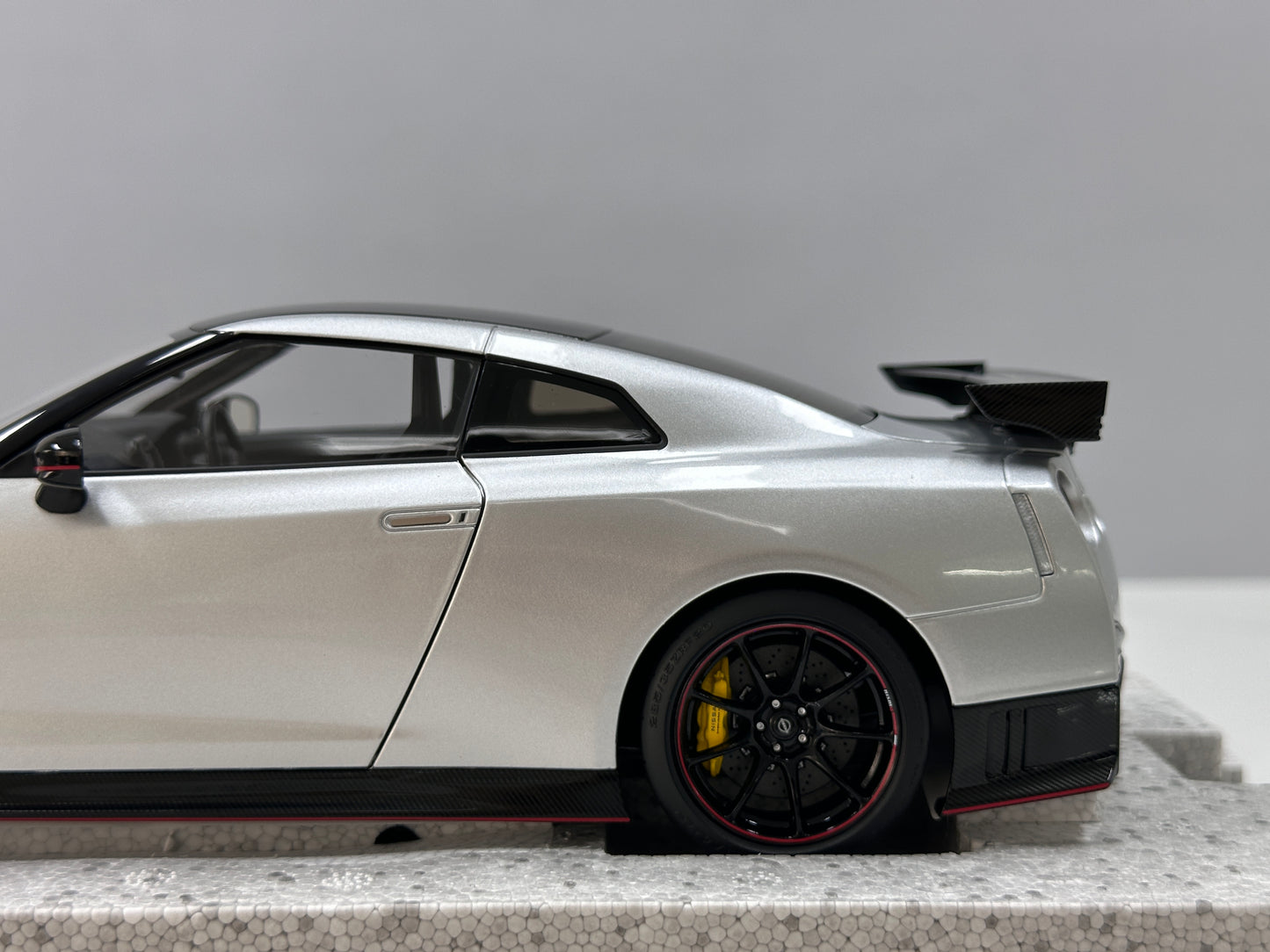 MOTORHELIX 1/18 Nissan GT-R NISMO (R35) Special Edition 2022 Ultimate Metallic Silver MH368