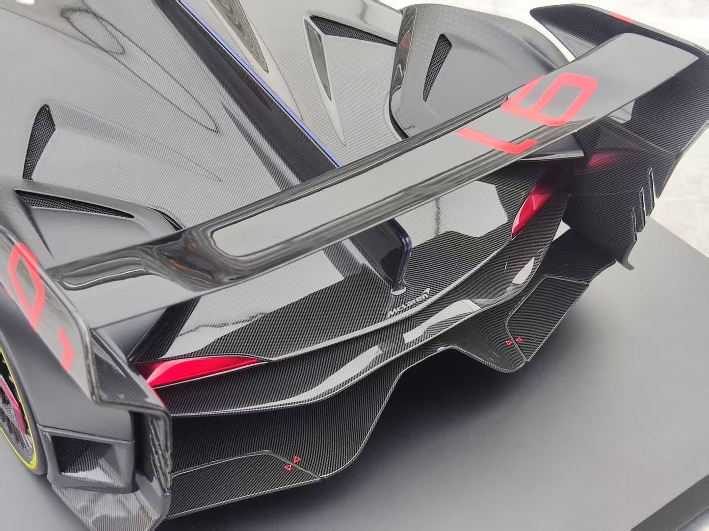 Amalgam 1/8 McLaren Ultimate Vision Gran Turismo - Signature Edition M5955-24