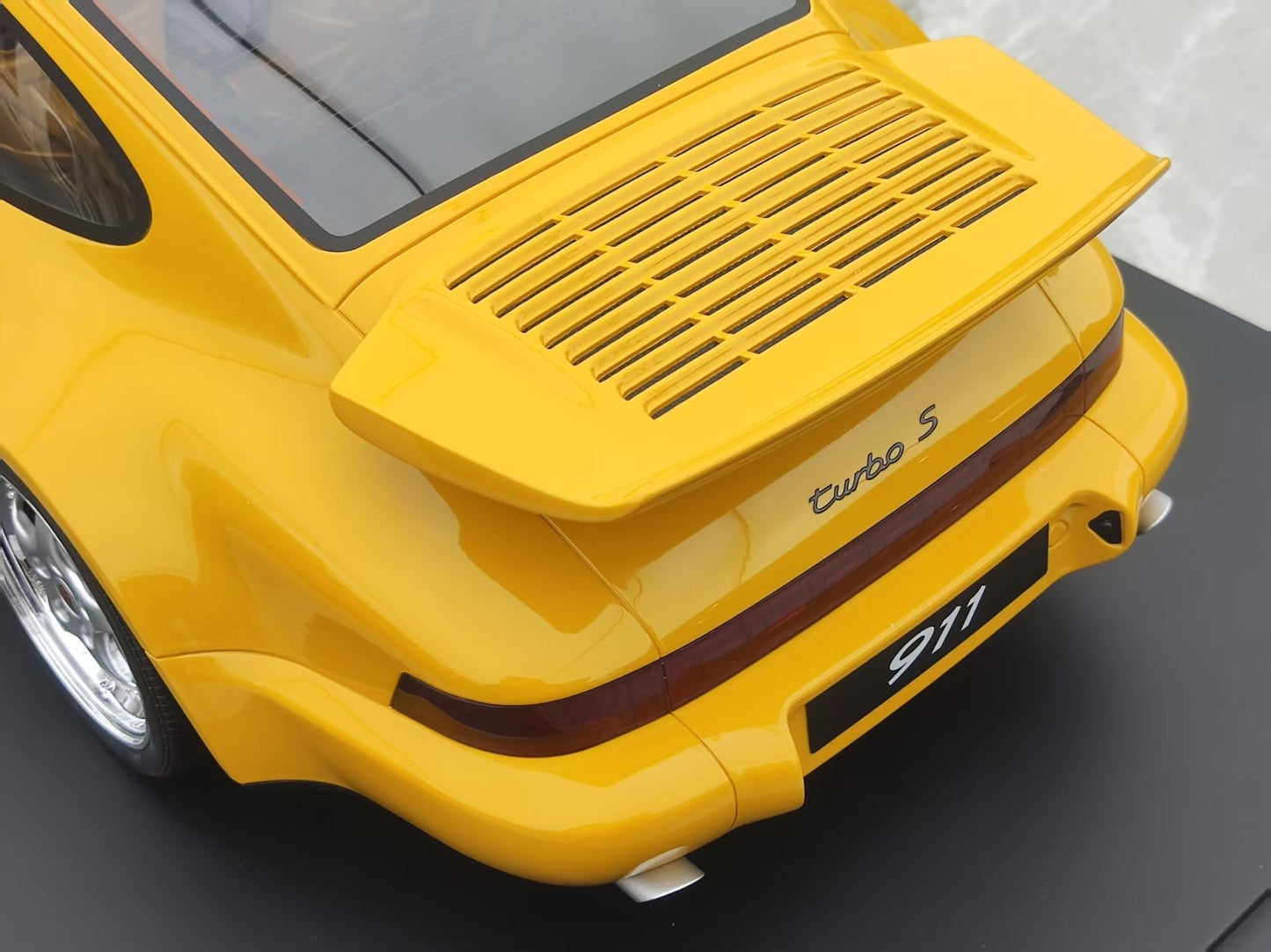 GT Spirit 1/8 Porsche 911 [964] TURBO S Yellow GTS801701