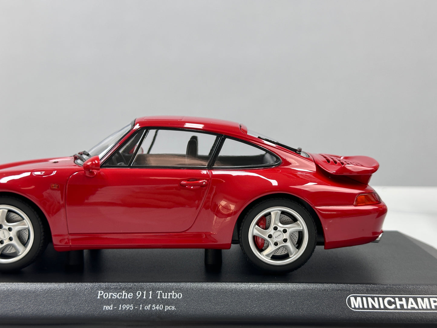 MINICHAMPS 1/18 Porsche 911 (993) Turbo (1995) Red 155061170