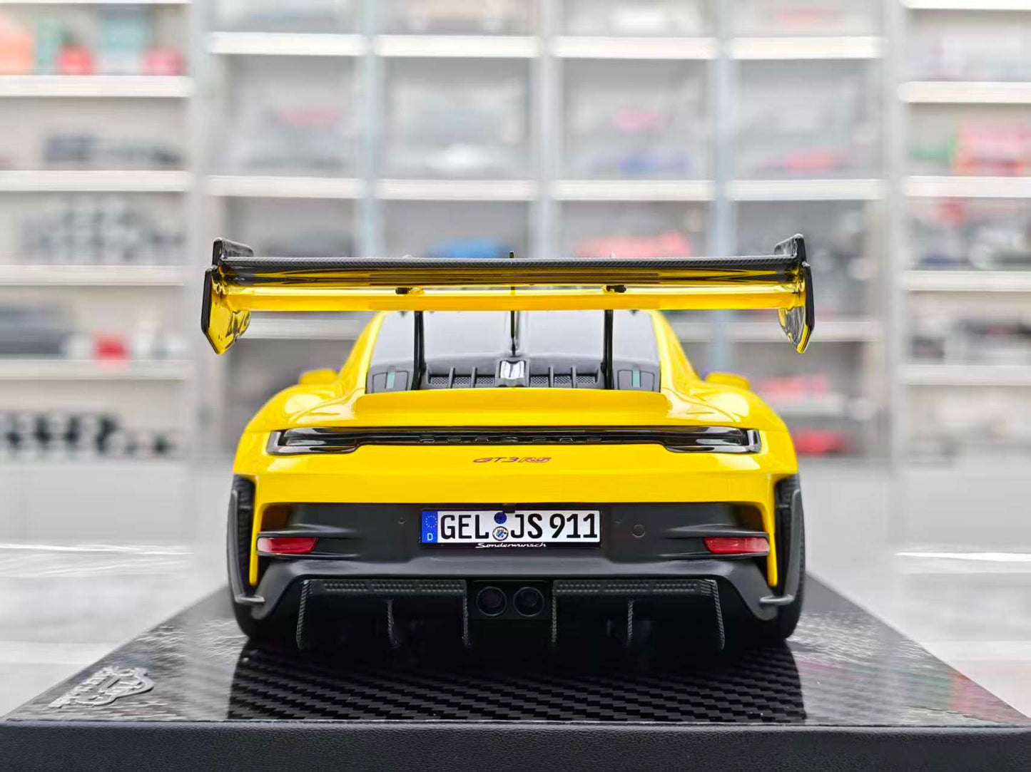 VIP 1/18 Porsche 911 GT3 RS - Manthey Racing Racing Yellow VIP186
