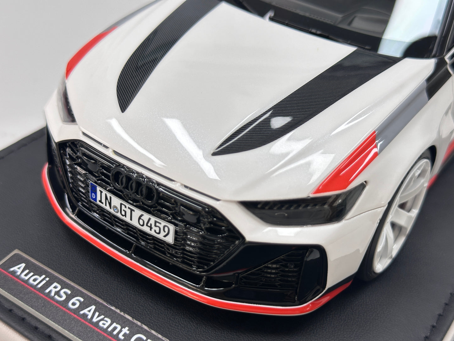 MOTORHELIX 1/18 Audi RS6 Avant GT Acona White MH366