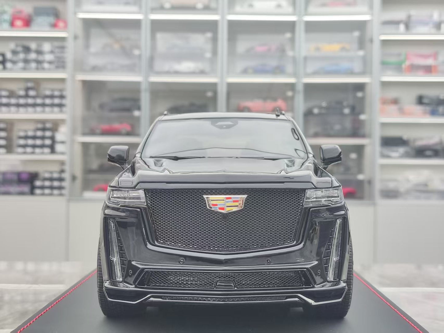 BBA MODEL 1/18 Cadillac Escalade V-Series, Gloss Black, BBA050