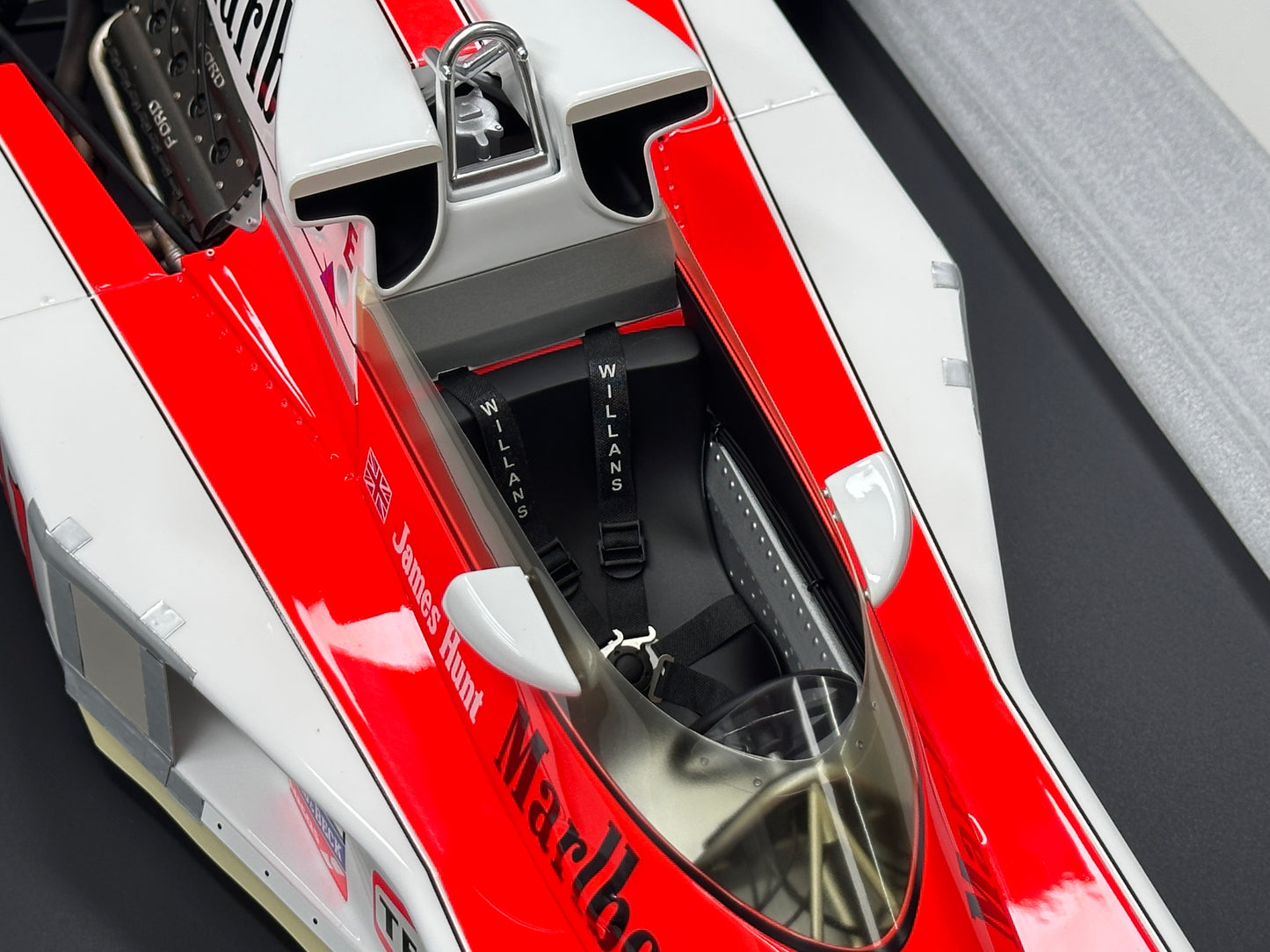 Spark 1/8 McLaren M23 No. 11 (3rd Place, 1976 Japanese GP) – James Hunt – Red & White Livery (08SP263)