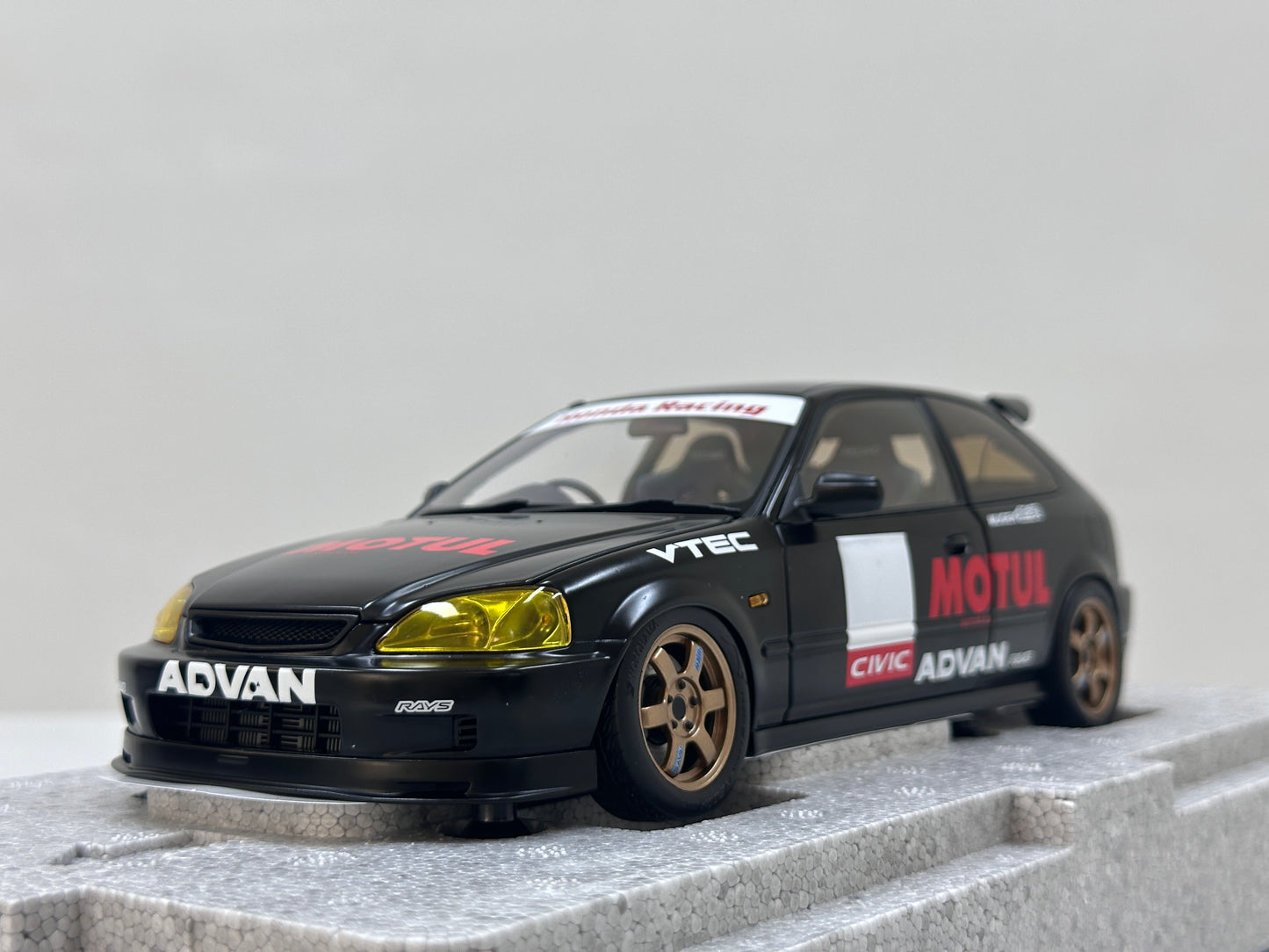 MOTORHELIX 1/18 Honda Civic Type R (EK9) Matte Black with Yellow Lights MH358