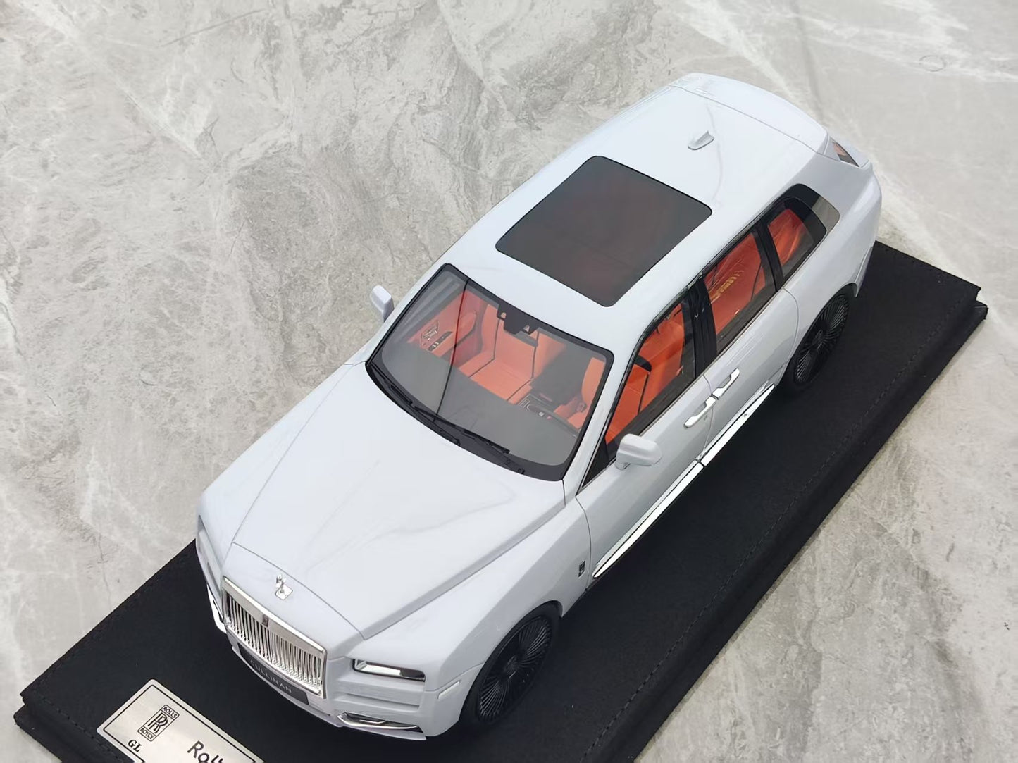 GL 1/18 Rolls-Royce Cullinan Grey JS-GL031