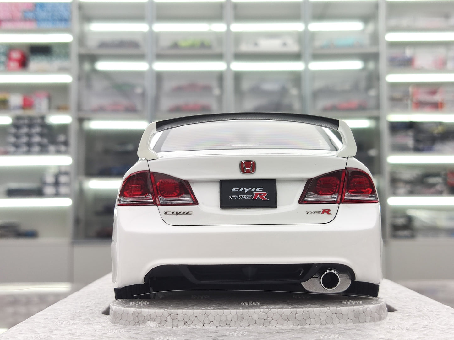 MOTORHELIX 1/18 Honda Civic Type R (FD2) 2007 Facelift MH307
