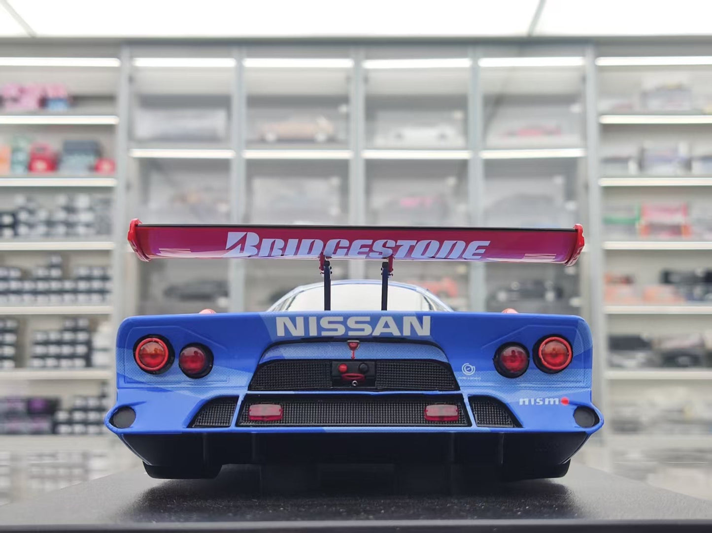GT Spirit 1/18 Nissan R390 GT1 LE MANS 1998 Blue GT529