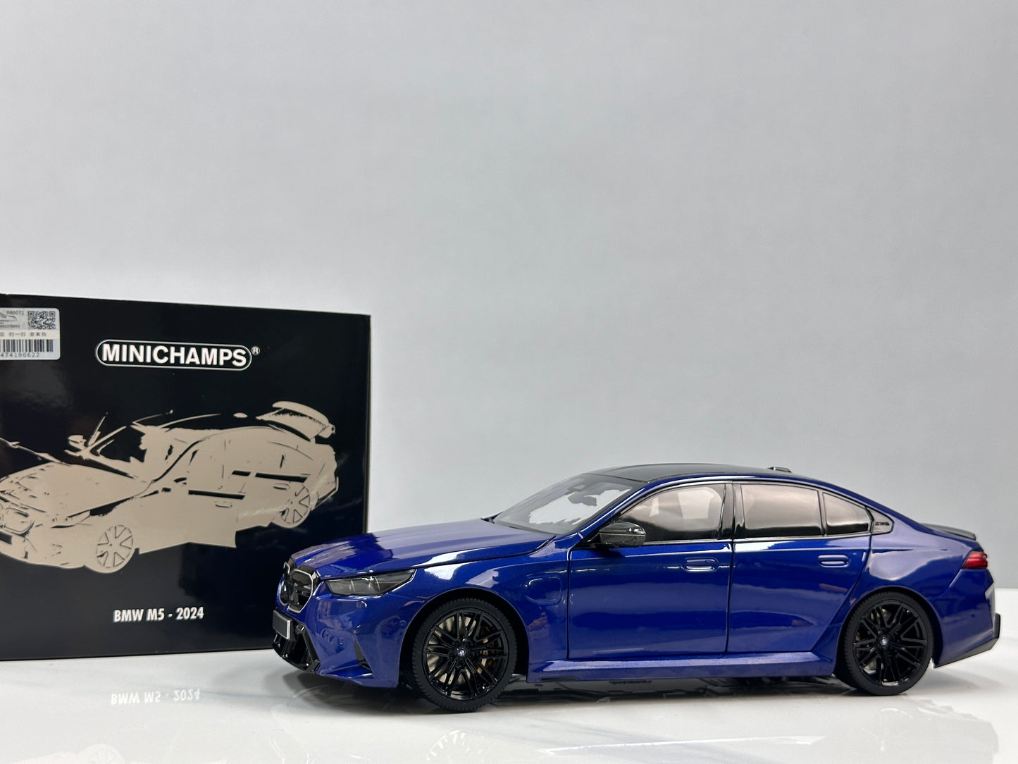 MINICHAMPS 1/18 BMW M5 2024 Metallic Blue 110023802