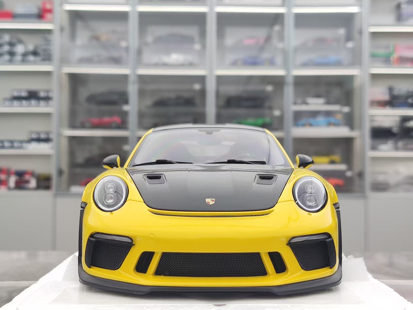 AUTO Art 1/18 Porsche 911 (991.2) GT3 RS Yellow 78178