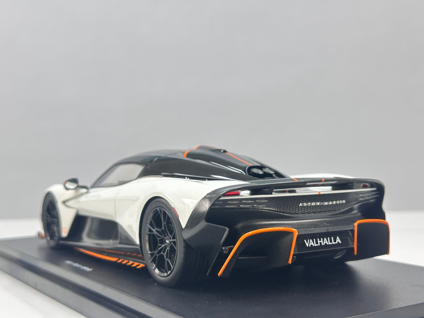 Topspeed 1/18 Aston Martin Valhalla Lunar White TS0711