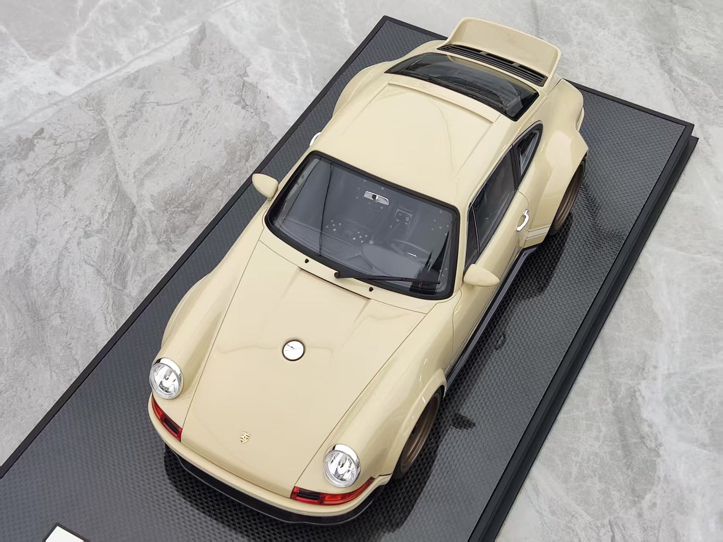 IVY 1/12 Porsche Singer DLS, Cream White SM-IVY002