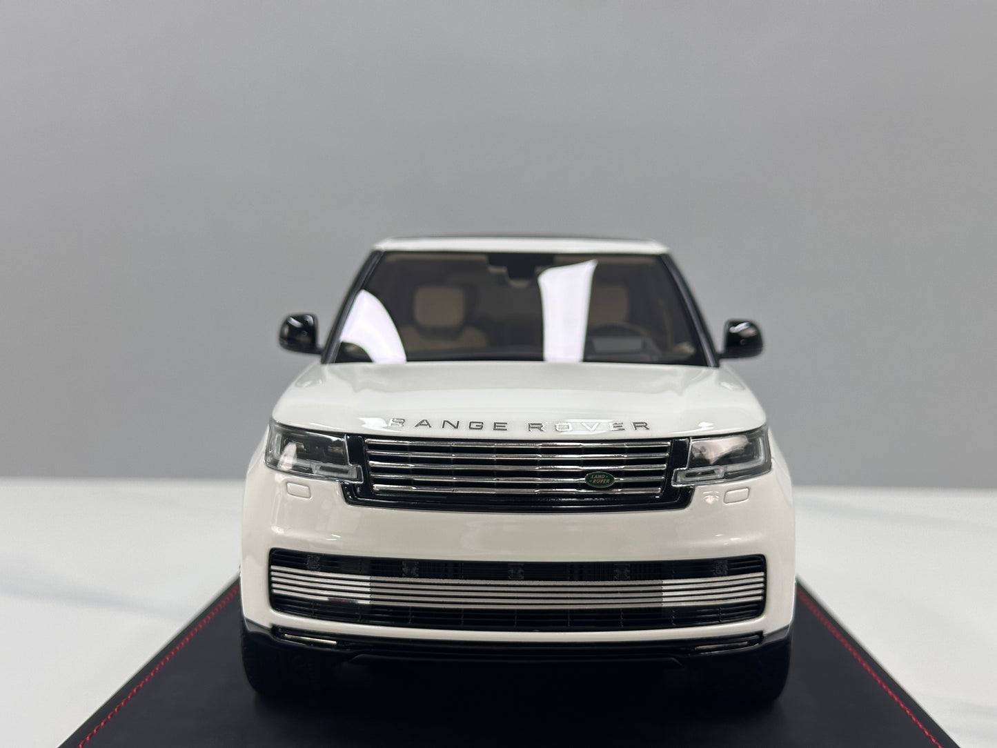 BBA MODEL 1/18 Land Rover Range Rover Autobiography Long Wheelbase White BBA070