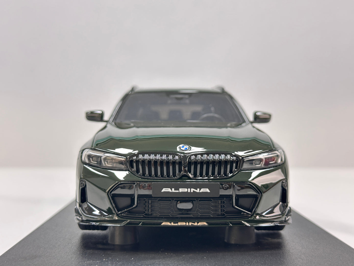 GT Spirit 1/18 BMW Alpina B3 GT Touring Green GT549