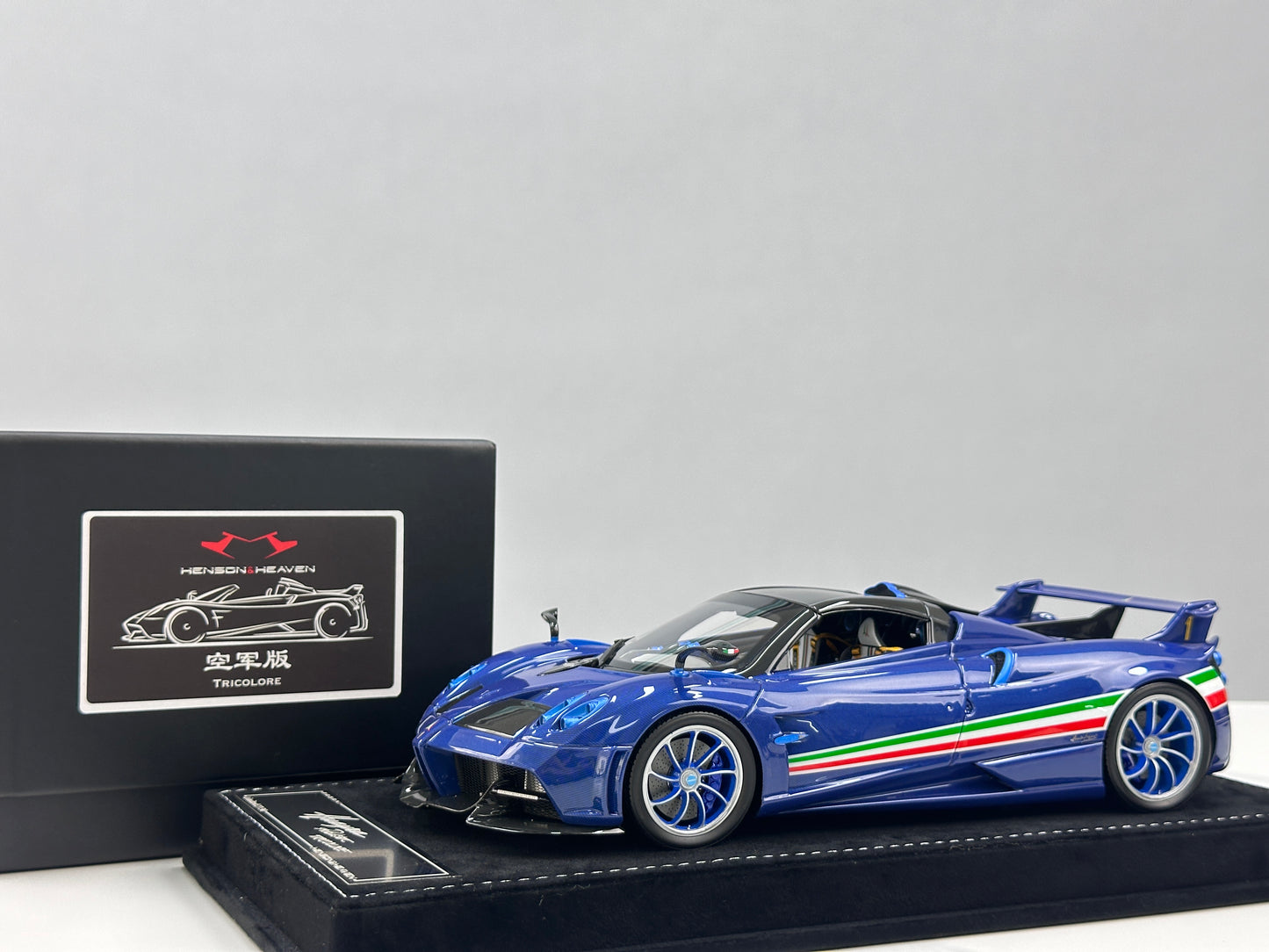 HH Model 1/18 Pagani Huayra Air Force Edition HH664