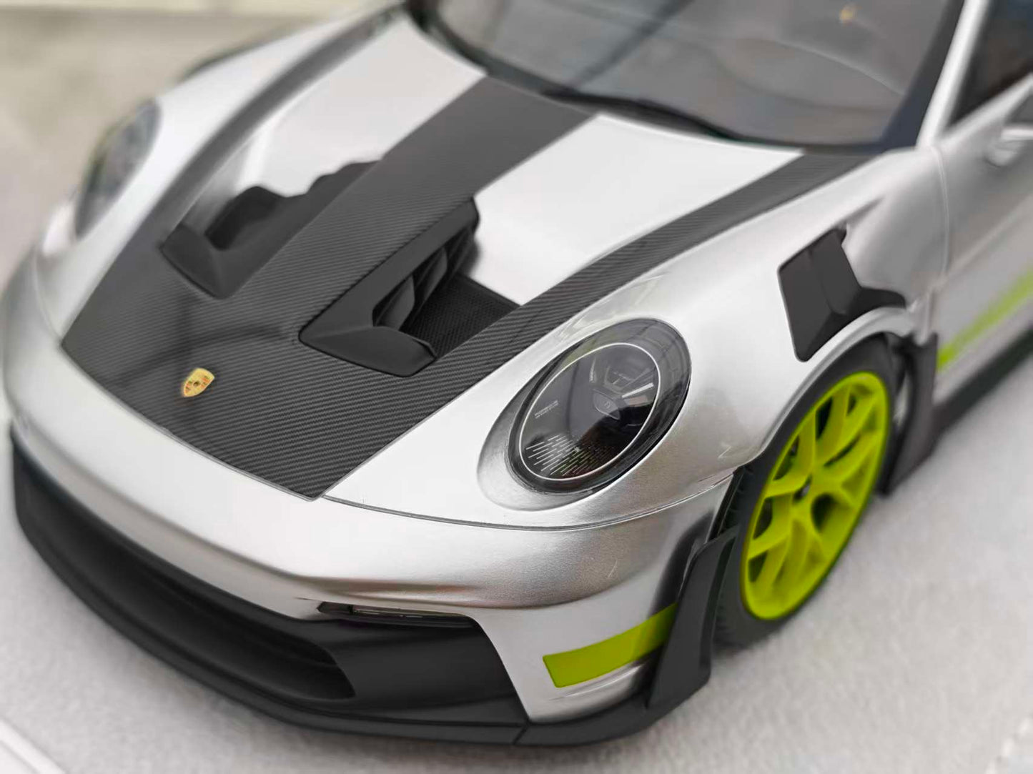 FuelMe 1/18 Porsche 992 GT3RS Silver with Green Wheels FM18010LM-09