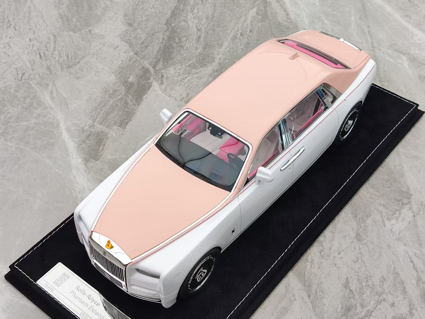 HH Model 1/18 Rolls-Royce Phantom Series II Blush Pink/White HH538