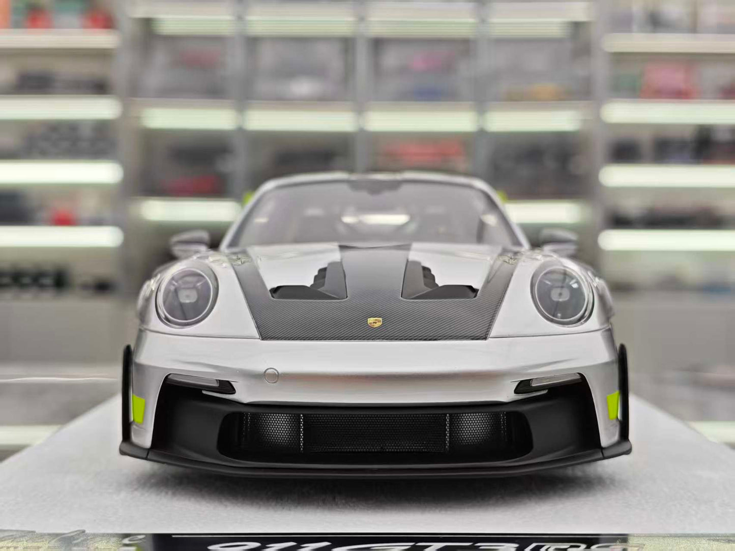 FuelMe 1/18 Porsche 992 GT3RS Silver with Green Wheels FM18010LM-09