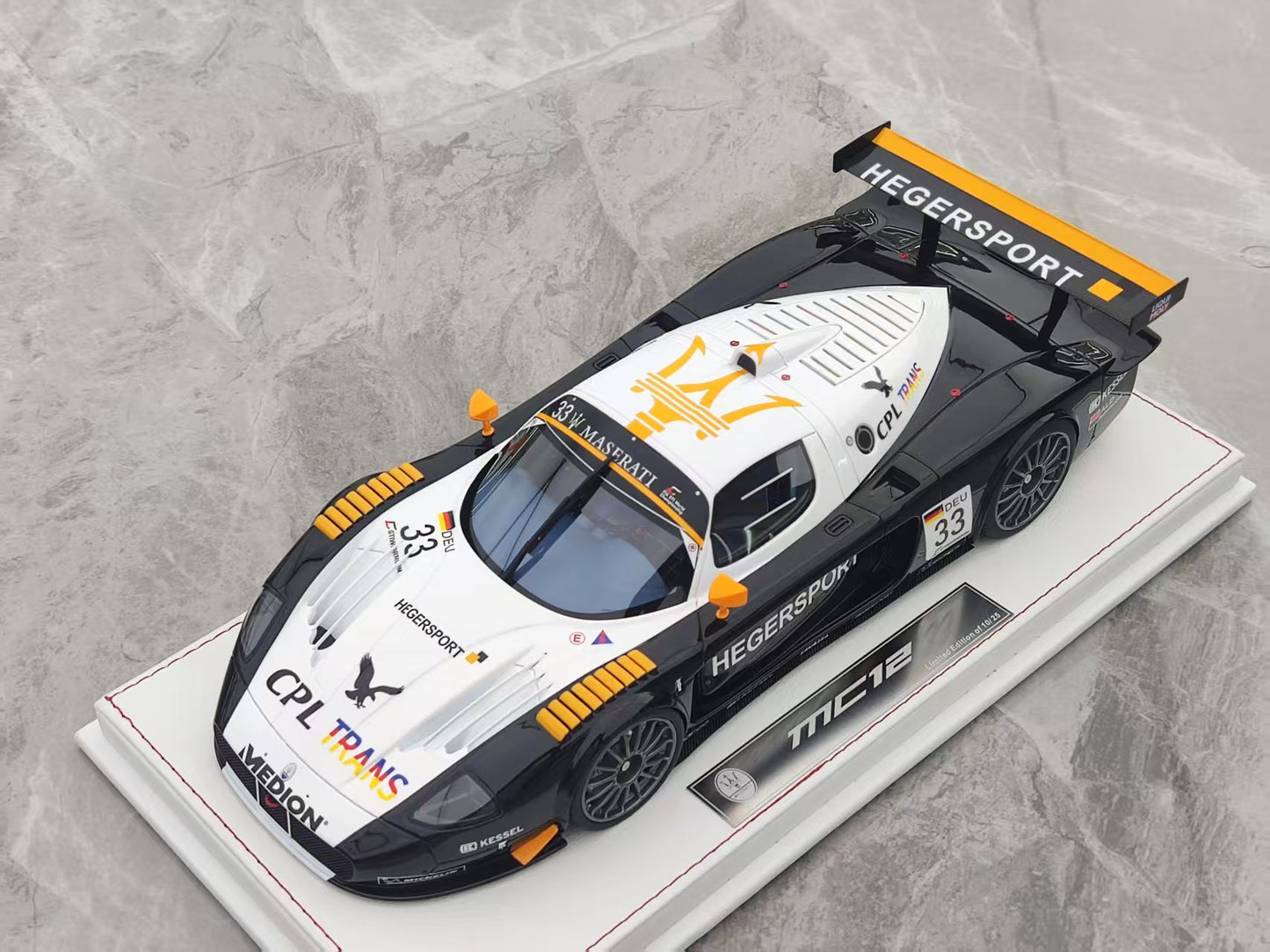 GL 1/18 Maserati MC12 Track Edition Black + White JS-GL019