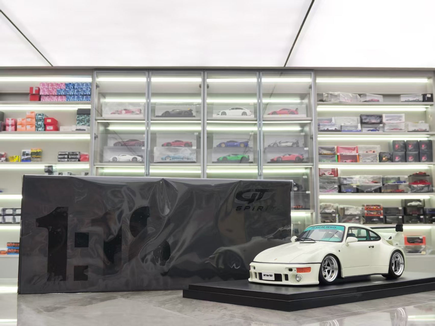 GT SPIRIT 1/18 Porsche RWB Car Model GT506