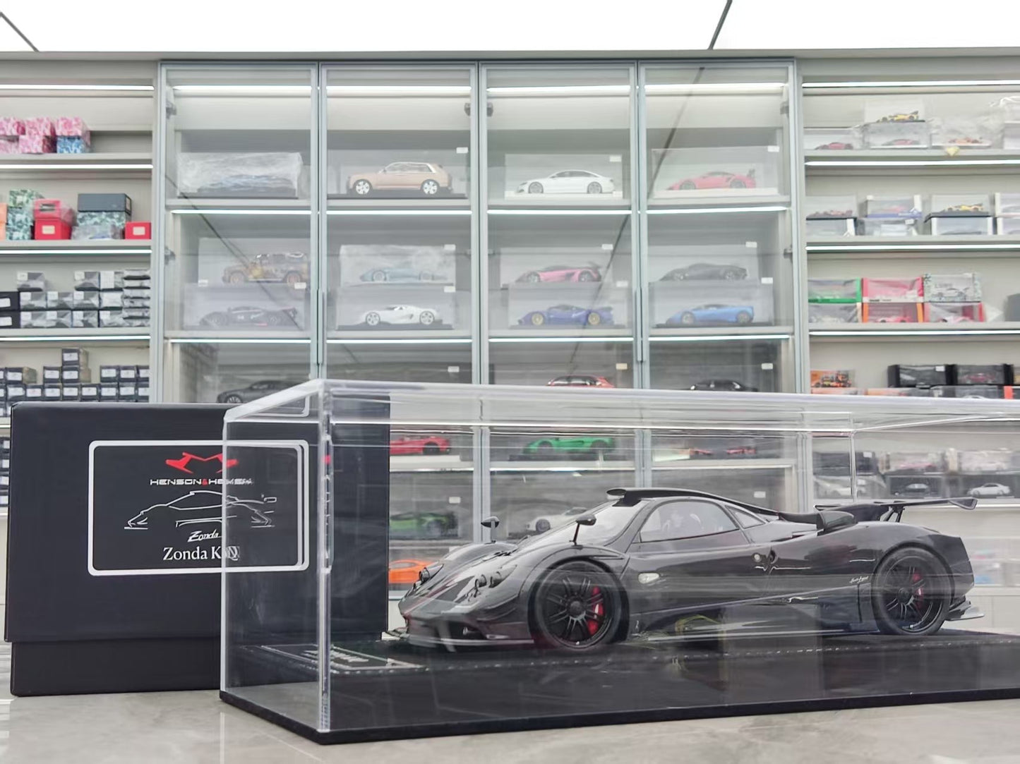 HH Model 1/18 Pagani Zonda Specials KAQ HH557