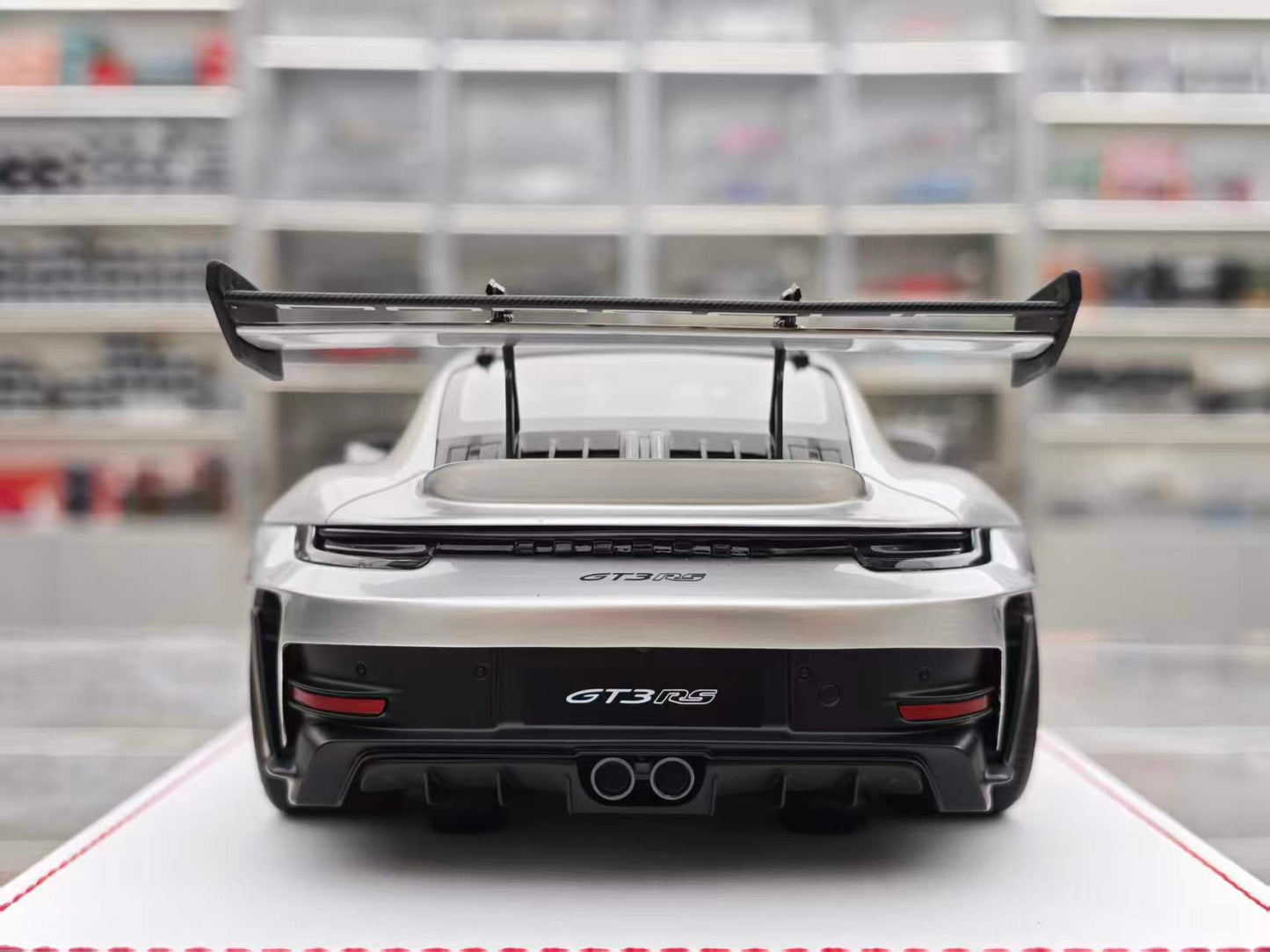 GH MODEL 1/18 Porsche 992 GT3RS GT Silver GH009