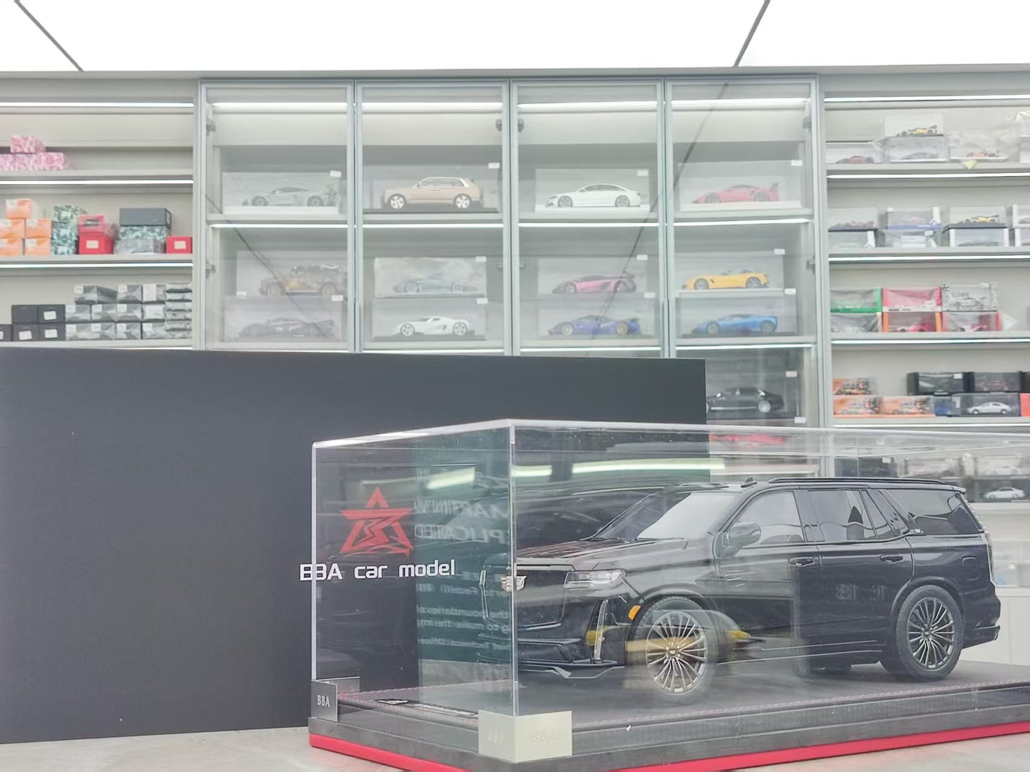 BBA MODEL 1/18 Cadillac Escalade V-Series, Gloss Black, BBA050