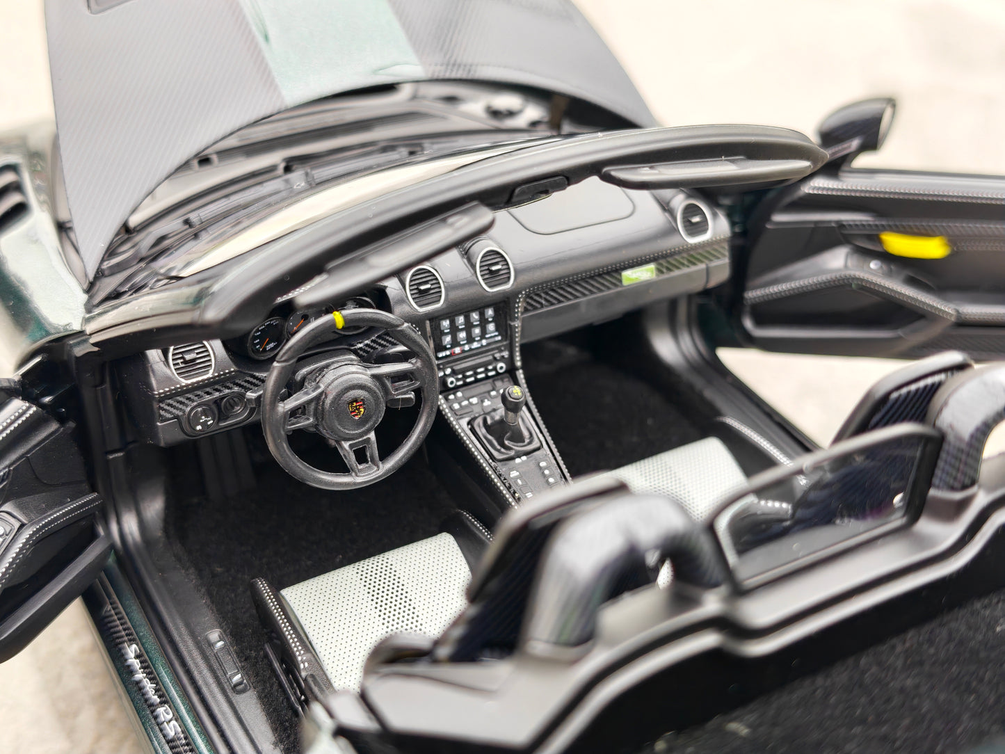 NOREV 1/18 Porsche 718 Spyder RS Forest Green (187272)