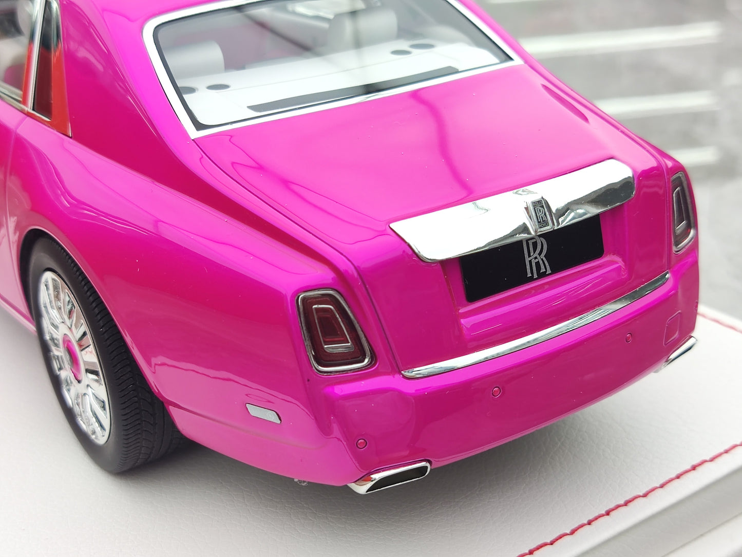 SC 1/18 Rolls-Royce Phantom Eighth Generation Electroplated Rose Red Model Car  JS-SC003