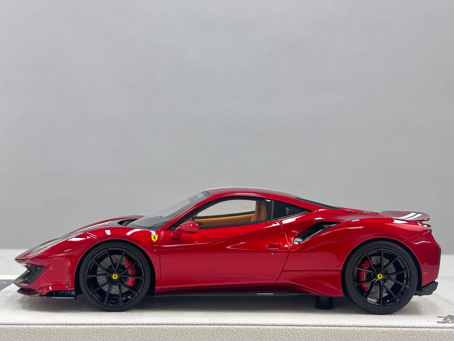 BBA Modelo 1/18 Ferrari 488 Pista Rojo BBA091