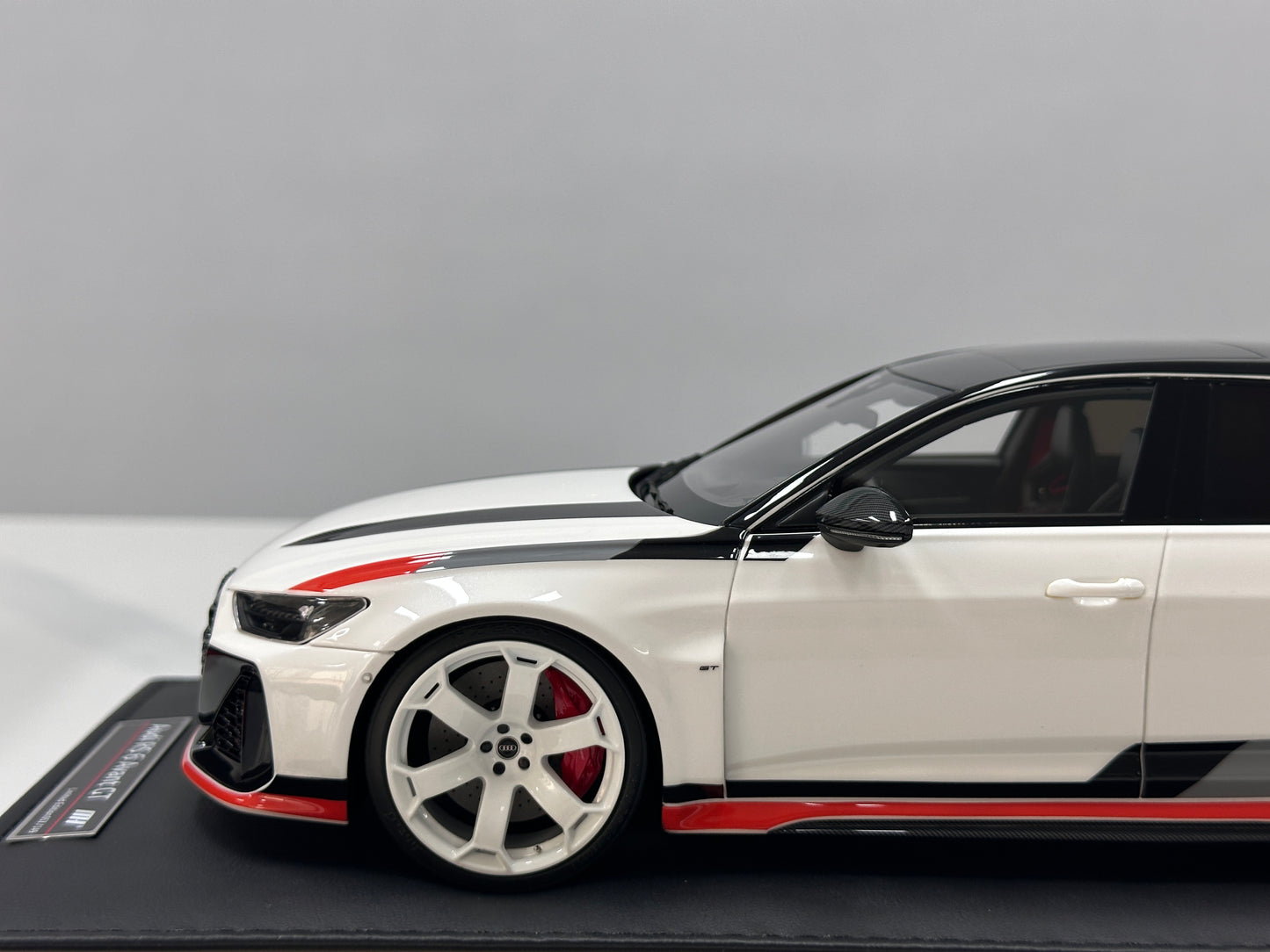 MOTORHELIX 1/18 Audi RS6 Avant GT Acona White MH366
