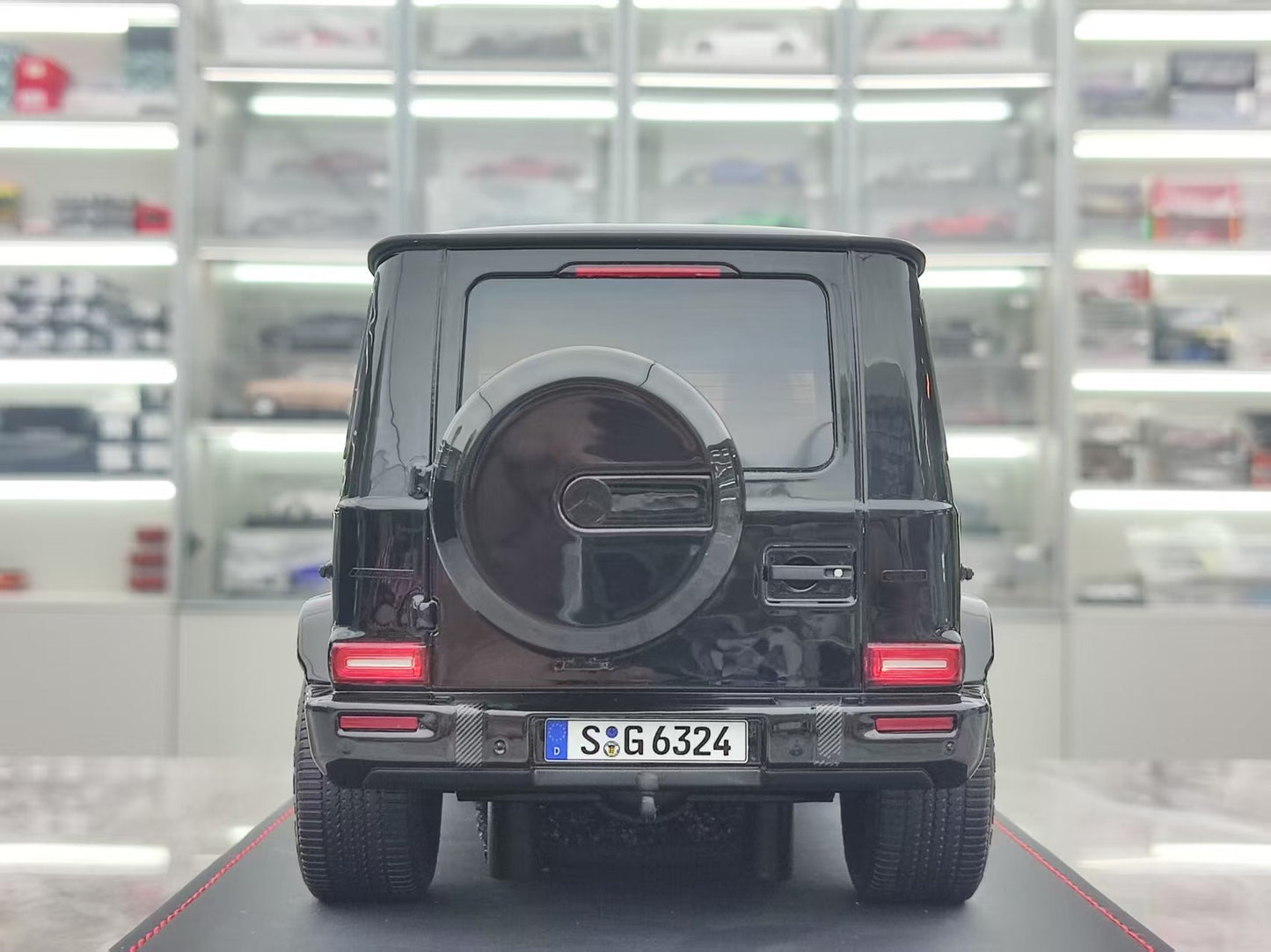 BBA MODEL 1/18 Mercedes-Benz G63 AMG Black Large Wheel Model Car BBA026