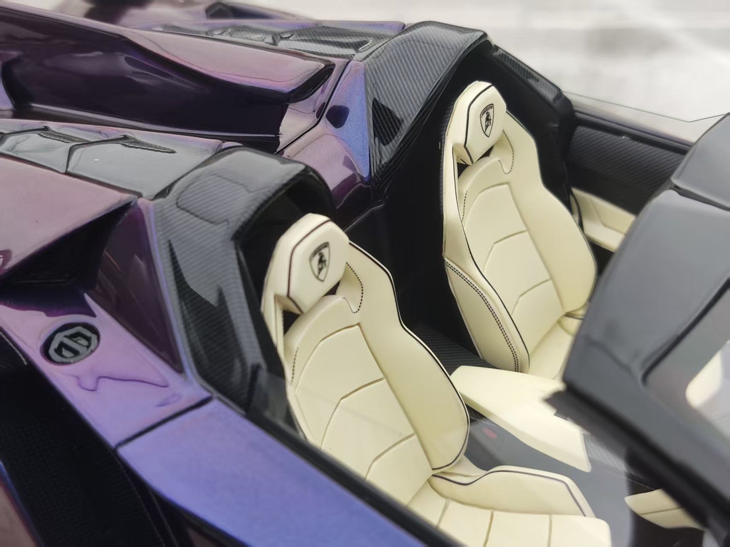 HH Model 1/18 Lamborghini Veneno Roadster, Chameleon Purple HH562