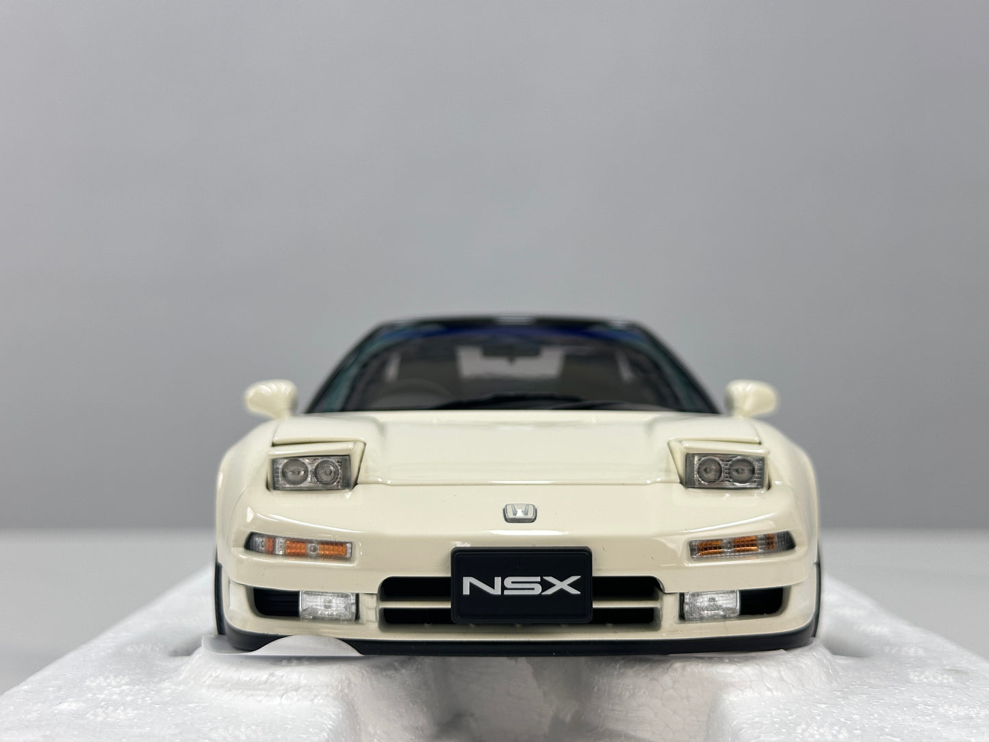 LCD 1/18 Honda NSX 1st Generation (MK1/NA1) White LCD18022-WH