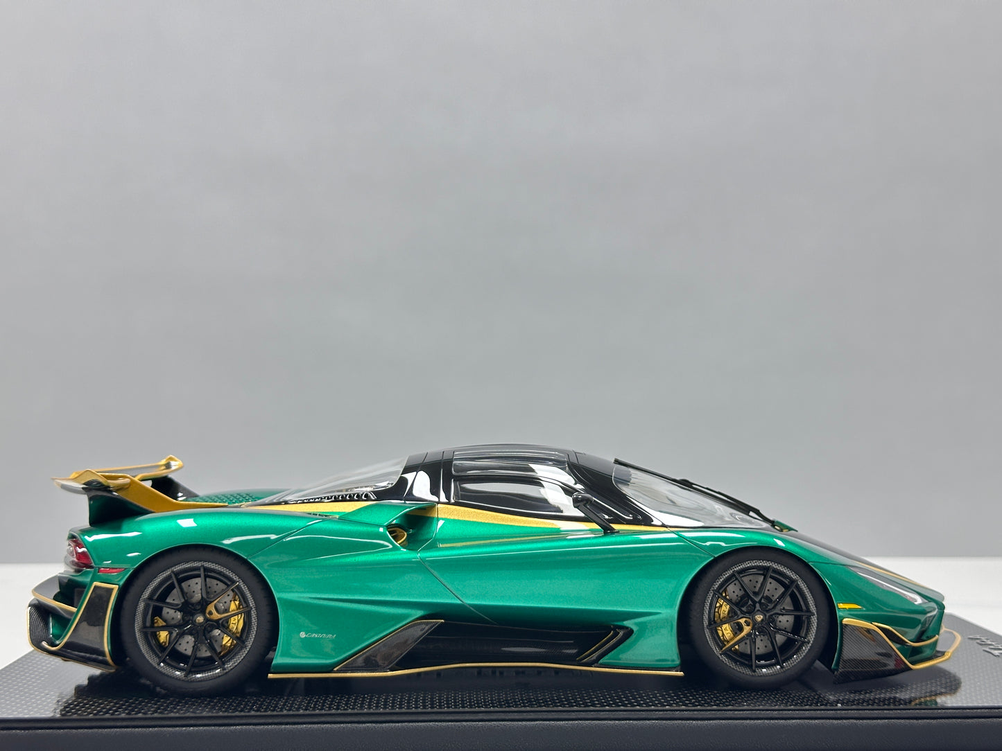 FrontiArt 1/18 SSC Tuatara Striker - Green (FA202)