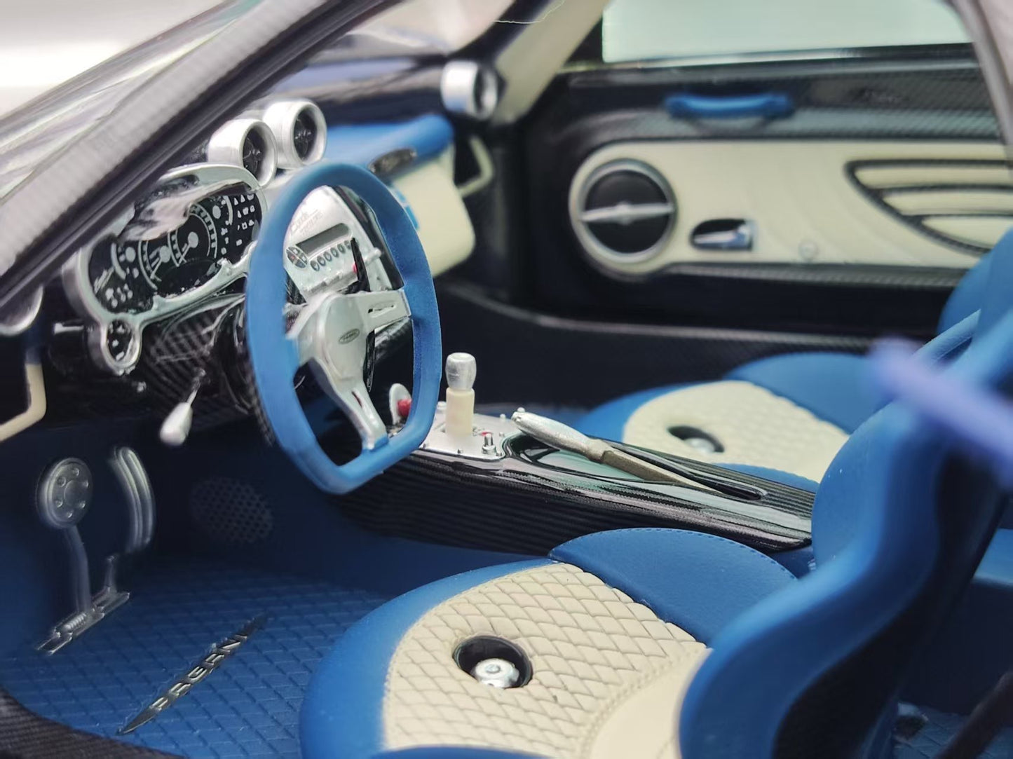 Almost Real 1/18 Pagani Zonda Tricolore Blue Carbon 850620001