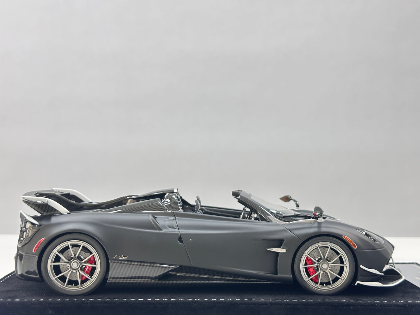 HH Model 1/18 Pagani Huayra Matte Black Carbon HH663
