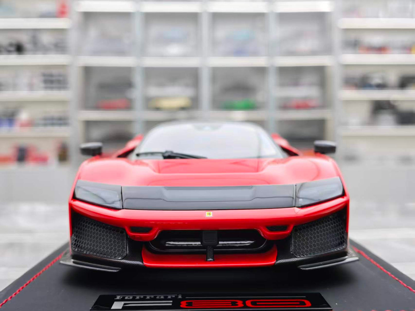 MR 1/18 Ferrari F80 Hardtop – Racing Red (FE045G)