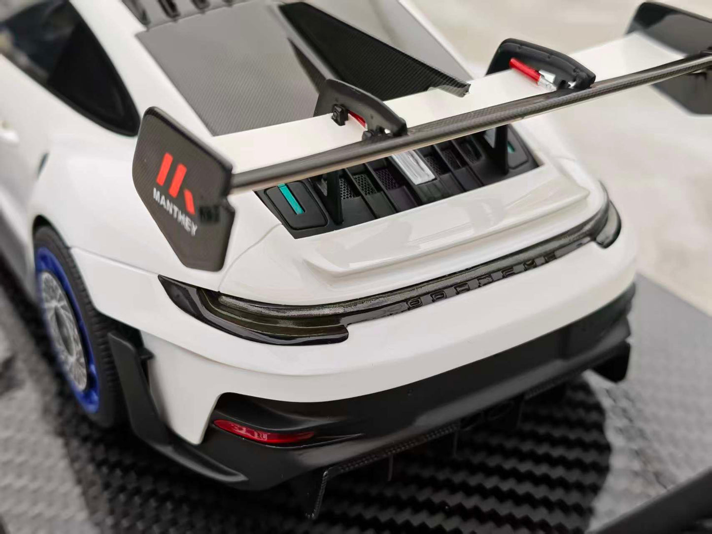 VIP 1/18 Porsche 911 GT3 RS-Manthey Racing Aurora White VIP188