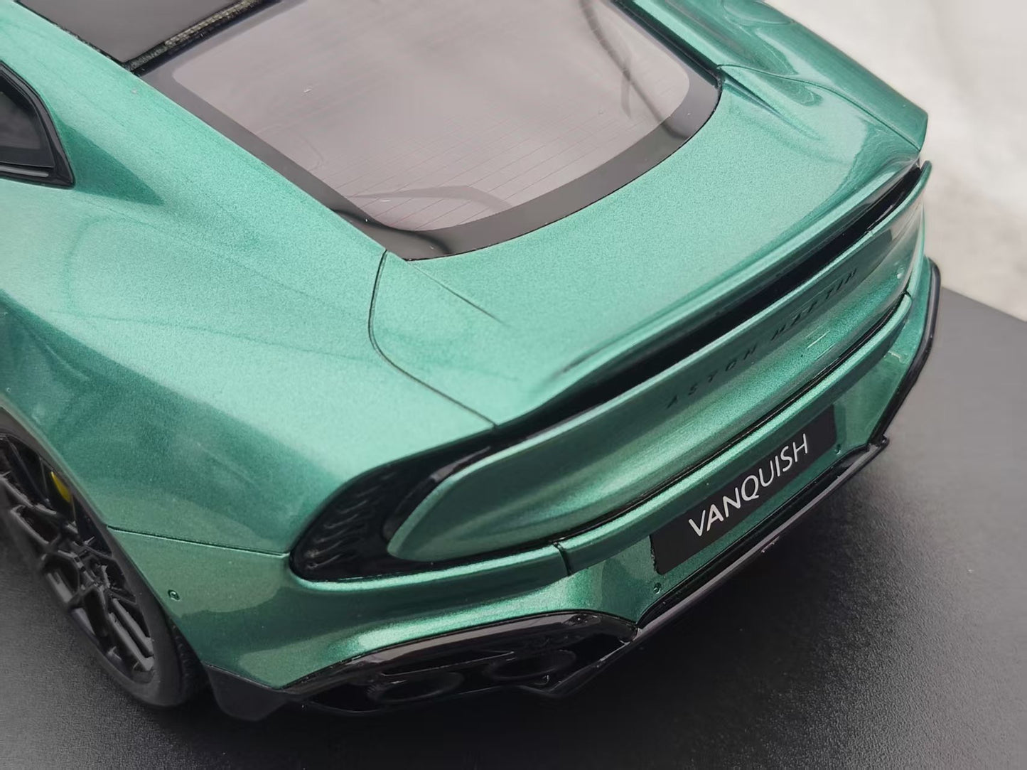 GT Spirit 1/18 Aston Martin Vanquish Green GT551