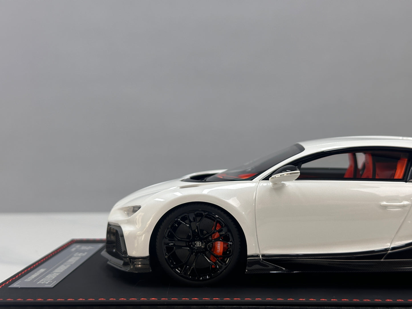 BBA MODEL 1/18 Bugatti Chiron Profiler Black and White Panda BBA072