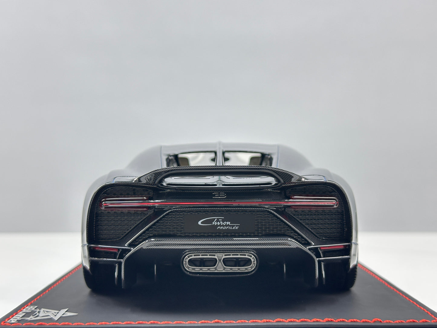 BBA MODEL 1/18 Bugatti Chiron Profilée – Ice Blue (BBA071)