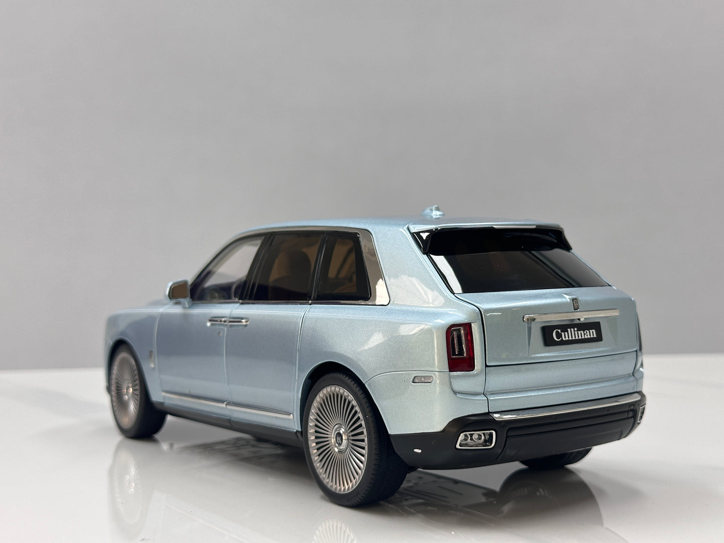 ZP 1/18 Rolls-Royce Cullinan BB Fishing Edition Metallic Blue ZP113