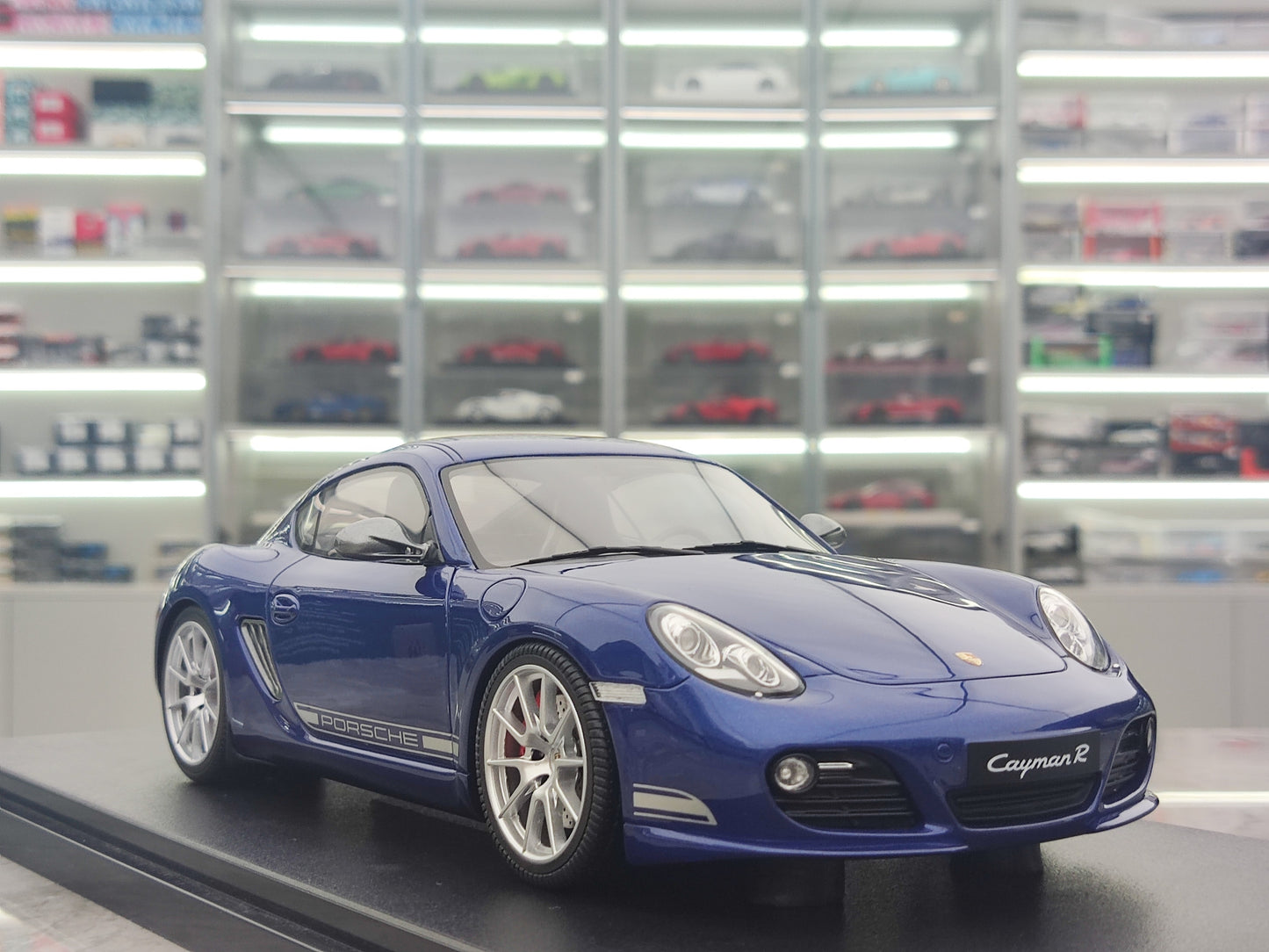 GT Spirit 1/18 Porsche CAYMAN R AKVA Metala Blua Simulada Modelaŭto GT901
