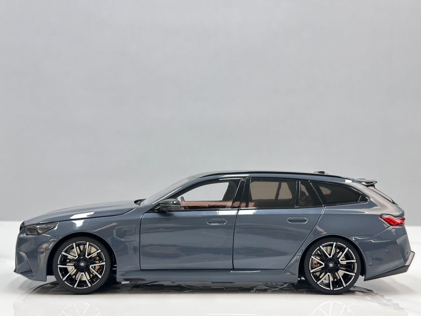MINICHAMPS 1/18 BMW M5 Touring (2024) – Metallic Grey (110023901)