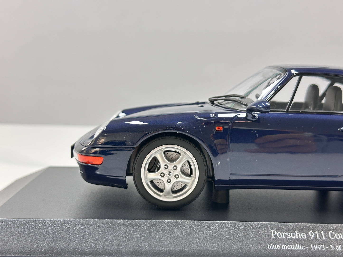 MINICHAMPS 1/18 Porsche 911 (993) 1993 Metallic Blue 155061100