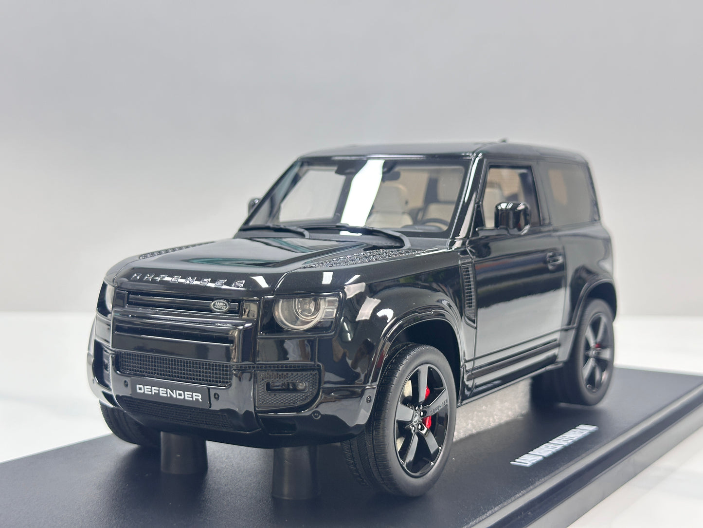 GT Spirit 1/18 Land Rover Defender 90 Black GT992