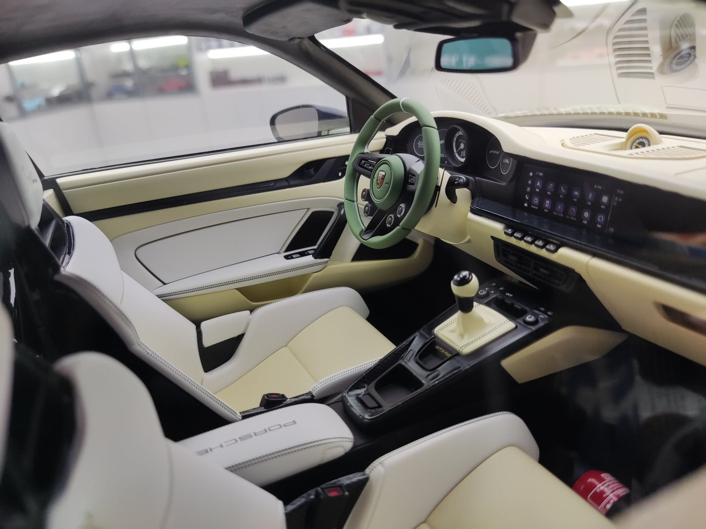 Dino Model 1/8 Porsche 992 GT3RS PR555P