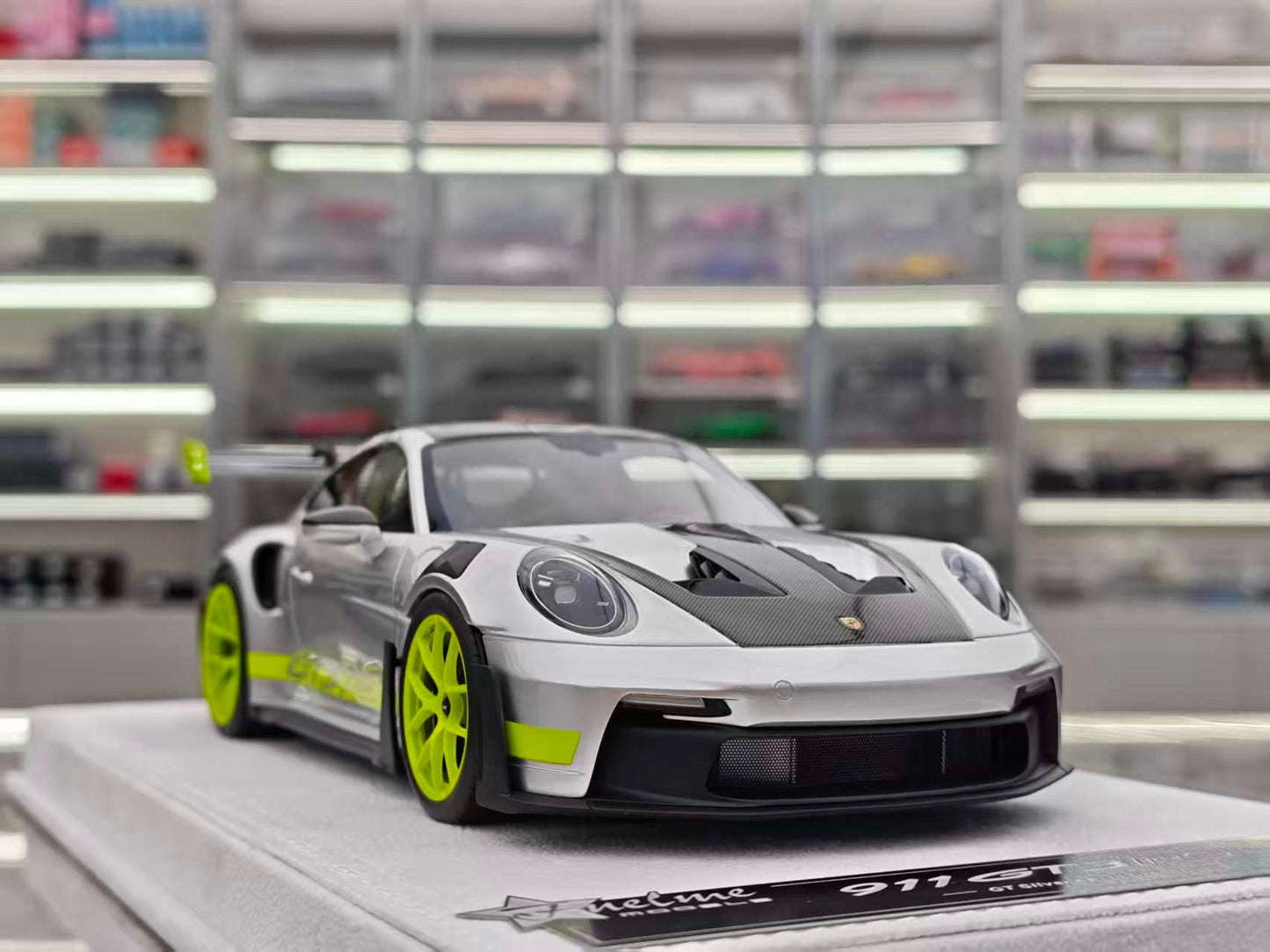 FuelMe 1/18 Porsche 992 GT3RS Silver with Green Wheels FM18010LM-09