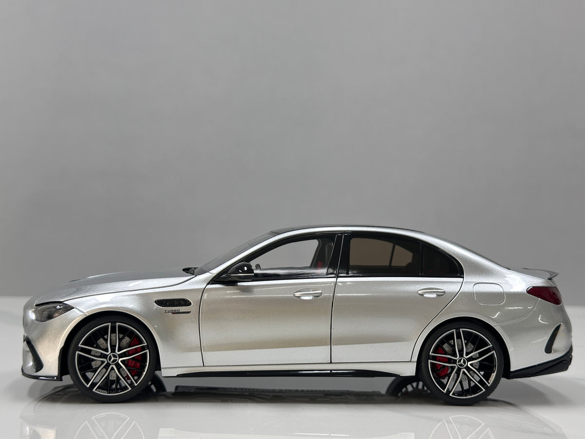 NZG 1/18 Mercedes-AMG C63 S E Performance – Tech Silver (111200055)